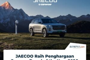 JAECOO lagi naik daun! Brand ini baru aja dinobatkan sebagai Carwow Brand of the Year 2026, bukti kalau desainnya yang standout, fitur yang lengkap, dan harga yang kompetitif berhasil menangin hati customer. Bukan cuma keren di atas kertas, tapi juga relevan sama kebutuhan pengguna masa kini. Hype JAECOO makin kerasa lewat JAECOO 7 SHS yang terus jadi perbincangan: sempat jadi plug-in hybrid terlaris, masuk daftar mobil terlaris secara keseluruhan, sampai jadi mobil merek Tiongkok paling laku di UK. Baru setahun hadir, tapi sudah tembus 21.000 unit. Rahasianya? Teknologi SHS yang bikin mobil ini lebih efisien, lebih bertenaga, dan punya jarak tempuh yang bikin orang makin yakin buat pindah ke hybrid. #Sponsored #JAECOO #Carwow2026